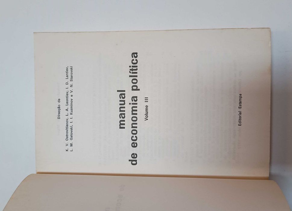 Coleção Manual de Economia Política