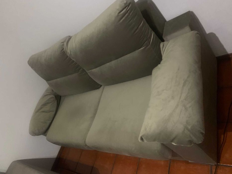Sofá 2 lugares em ótimo estado – Confortável e bem cuidado