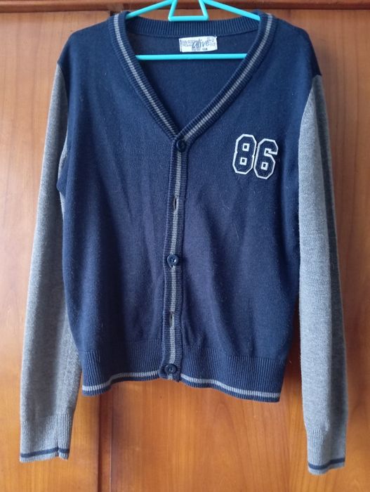 Sweter zapinany r. 128