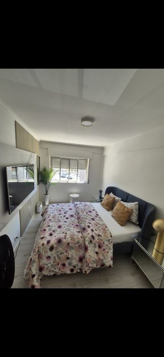 Quarto lindo em casa de luxo Cacém