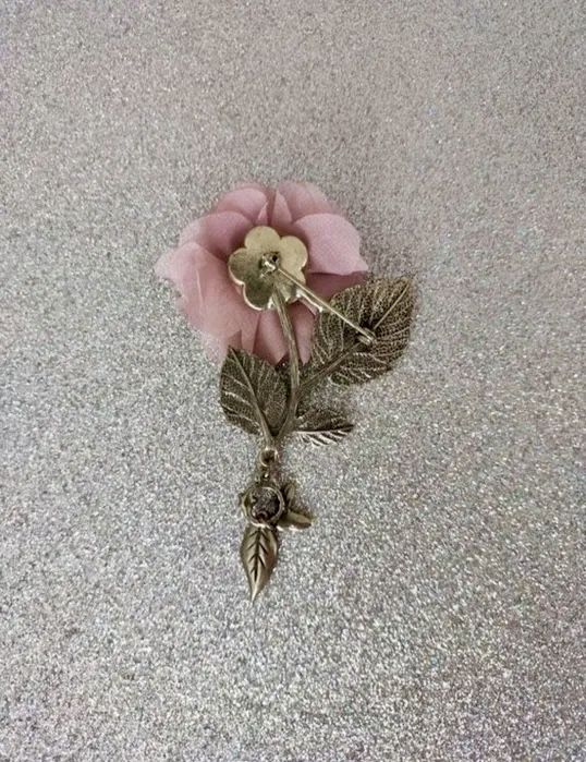 Elegancka Stara Angielska Broszka Vintage Róż Kwiat Listki Biżuteria