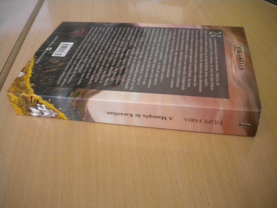 A Manopla de Karasthan
de Filipe Faria