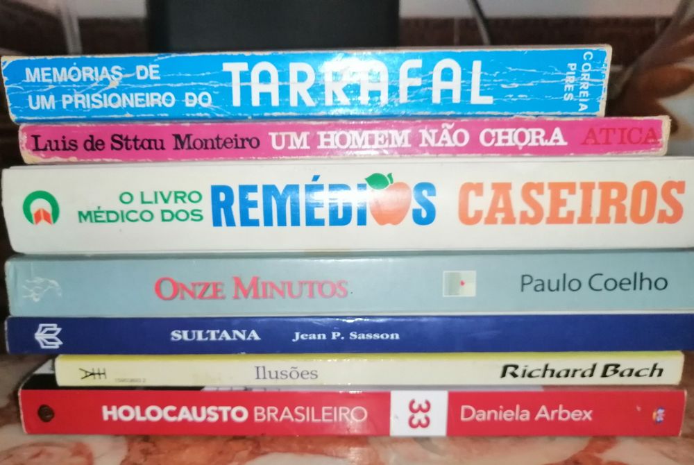 Vários livros.A partir dos três euros