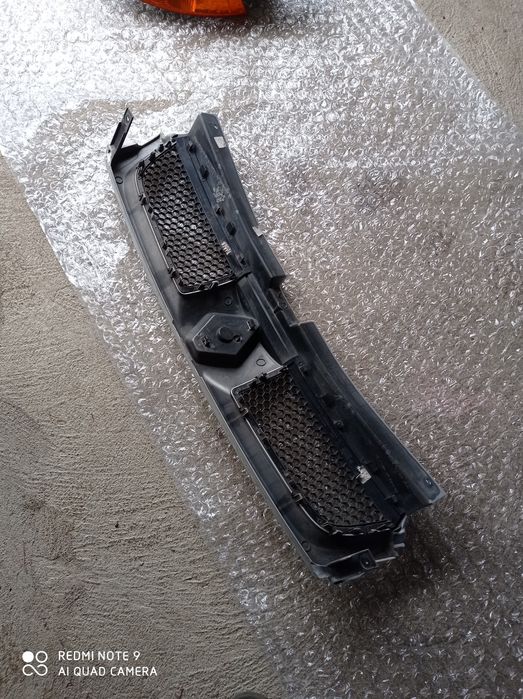 grill opel vivaro 2003 rok