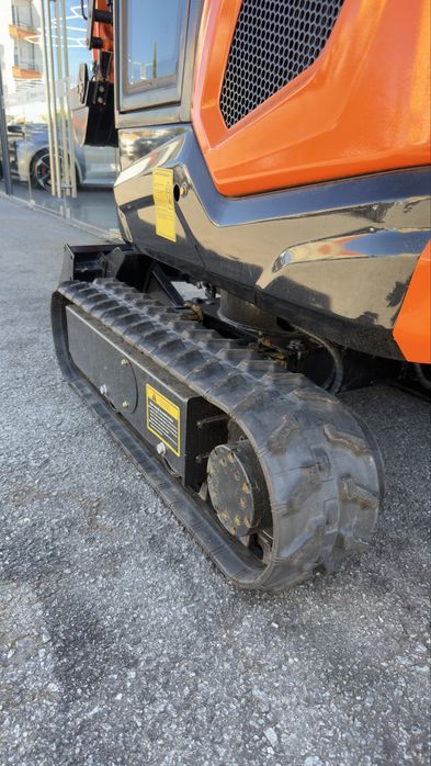 Mini giratória 1,2T com cabine e motor kubota nova