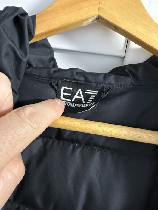 Продам куртку Armani пух перо