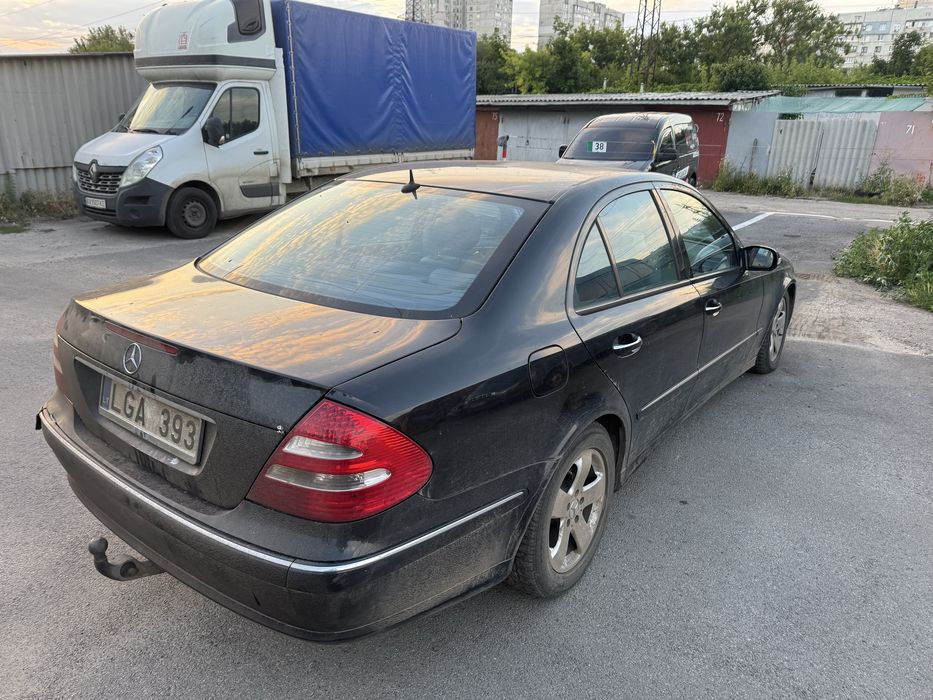 Mercedes e class w211