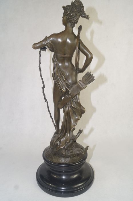 Rzeźba z brązu Diana (Artemida), bogini łowów, Albert