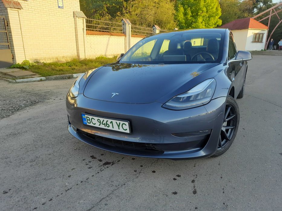 Продам Tesla model 3