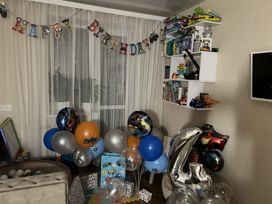 Фотозона. Кульки на день народження. Блиск. Вспыш. Blaze. Монстртрак