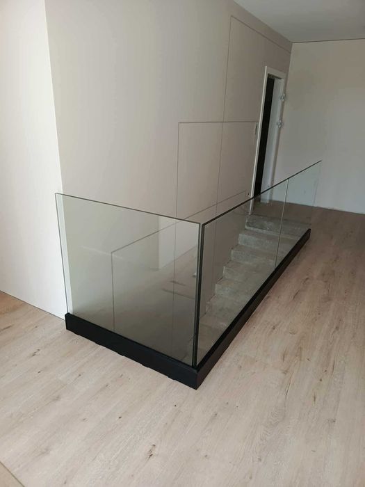 Balustrada Szklana Barierki Balkonowe Poręcz Szklana Balkon Francuski