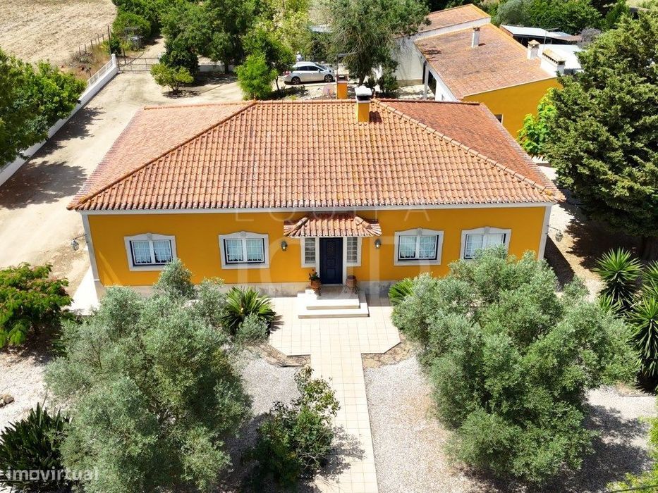 Moradia T4 com Terreno de 1,2 Hectares - Foros de Benfica