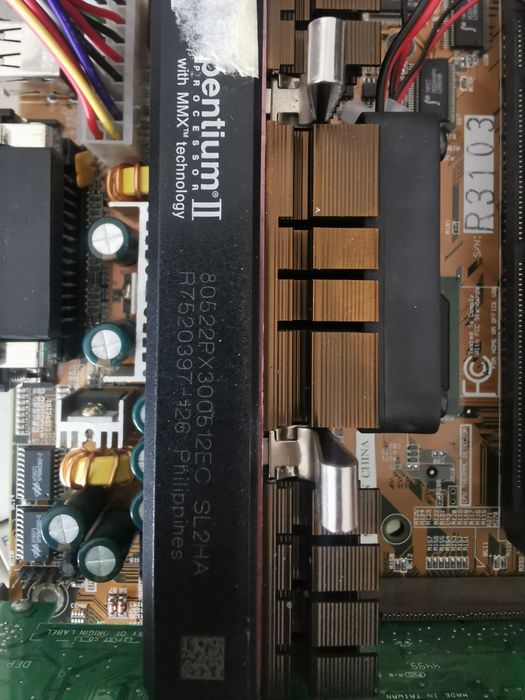 Motherboard Tekram Slot 1 com cpu e ram