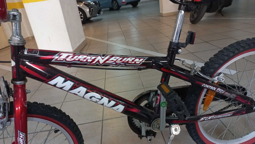 Bicicleta de criança roda 20" quase nova