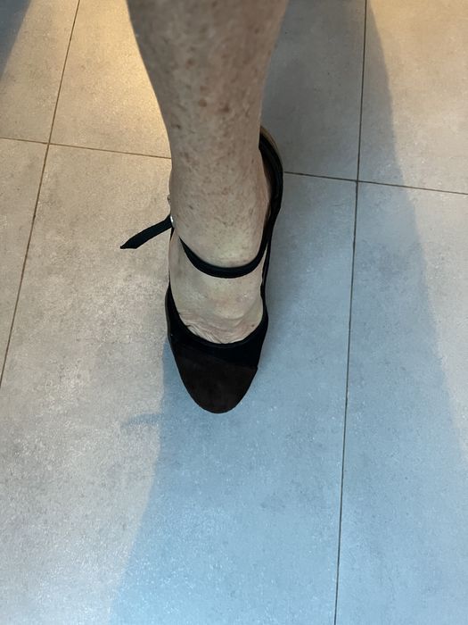 Sapatos de senhora de camurça