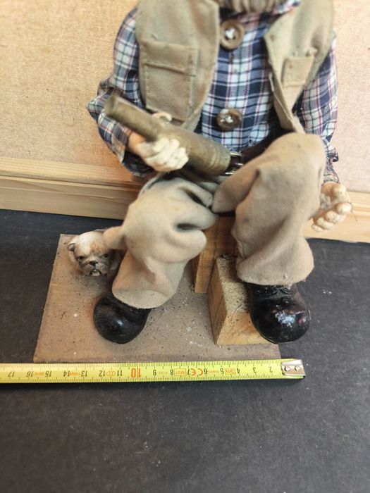 Estatueta de Coleção - Marinheiro/Pirata c/ Cão. 
 Linda e detalhada