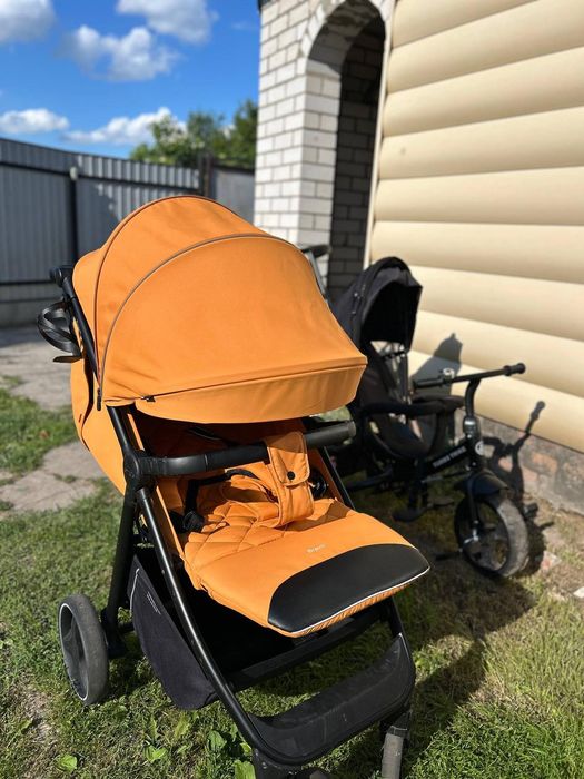 Дитяча коляска прогулка