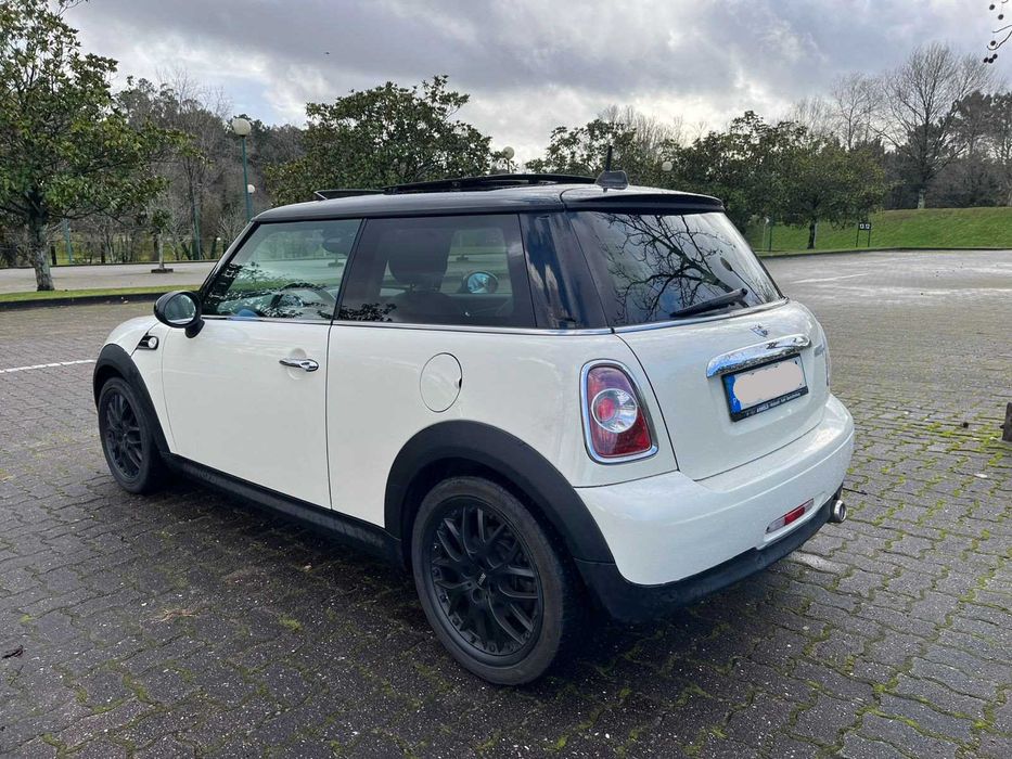 Mini Cooper 2011 1.6 D 116cv, GPS, Teto Panorâmico,  Banco Pele, Xenon