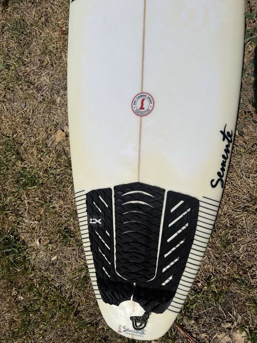 Prancha surf semente 5’7 epoxy com 28 litros