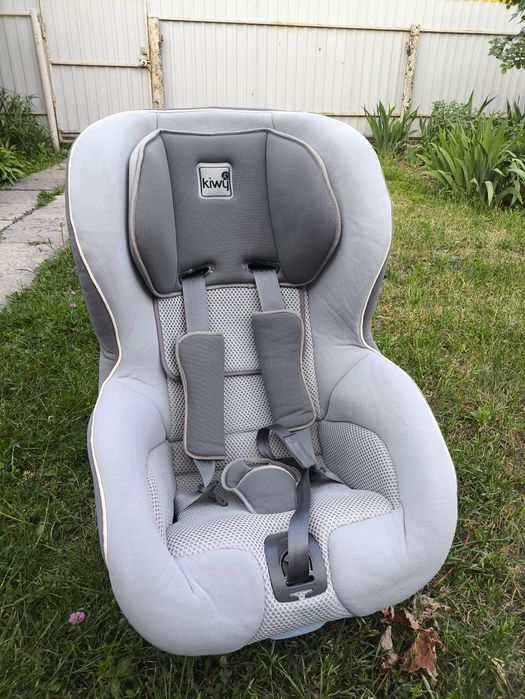 Автомобільне дитяче крісло
