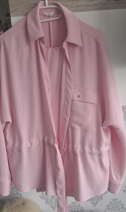 Komplet różowy ze spodniami.