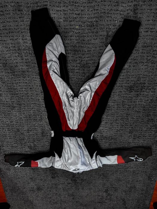 Fato de corrida, da alpinestars.