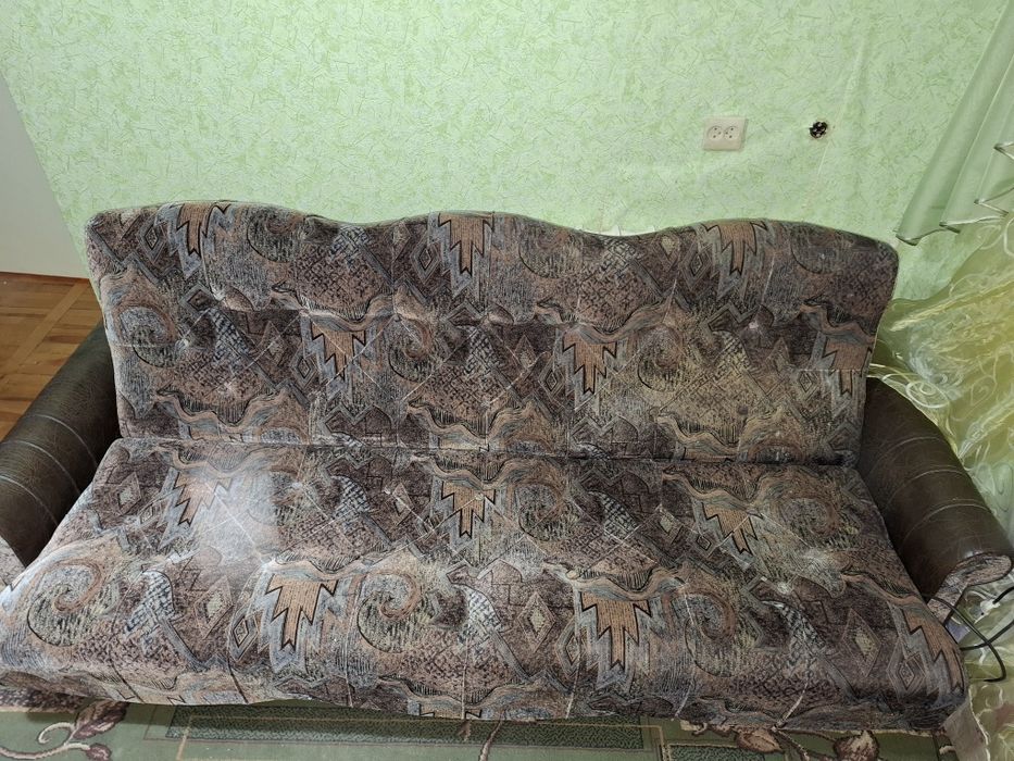 М'які меблі (диван і 2 крісла)