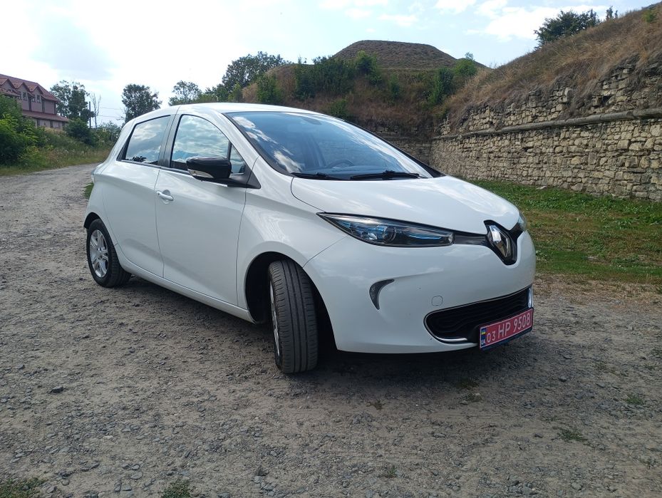 Renault zoe. Рено Зоя.