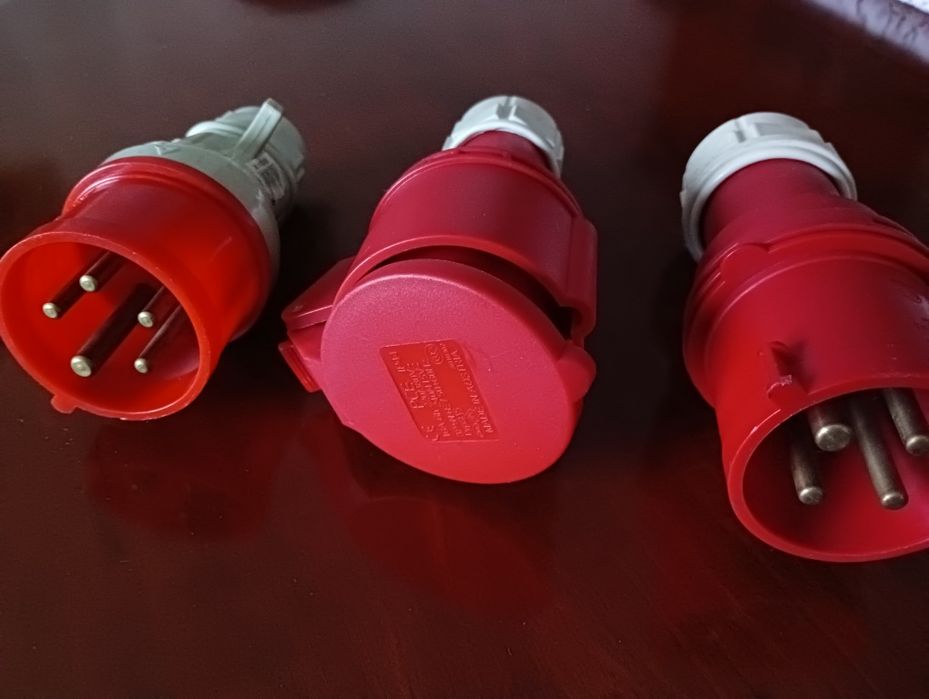Gniezdo i wtyczki siła 16A 32A.