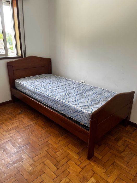 4 camas de solteiro (com colchão) | Em óptimo estado