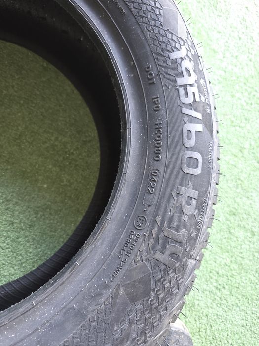 Sprzedam opony Całoroczne wielosezon  Vredestein  195/60R14  Nowe
