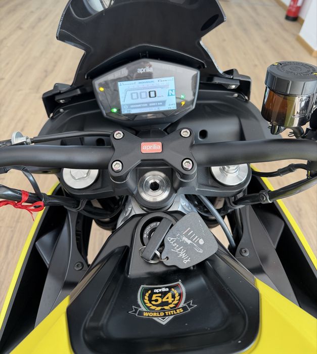 Aprillia Tuono 660 com 2900km