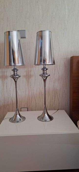 Par de candeeiros prateados