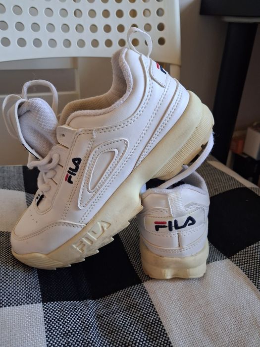 Białe adidasy Fila