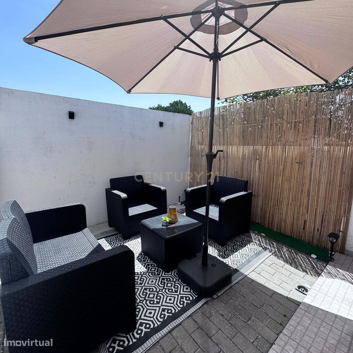 Apartamento T2 com garagem, churrasqueira e espaço exterior | Vieira d