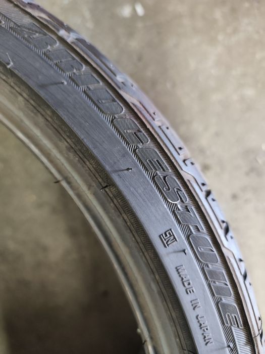Pneu 255/30r19 Bridgestone Potenza RE050A com 100% piso