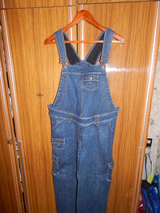 Продам джинсовый комбинезон для беременных с начесом б/у