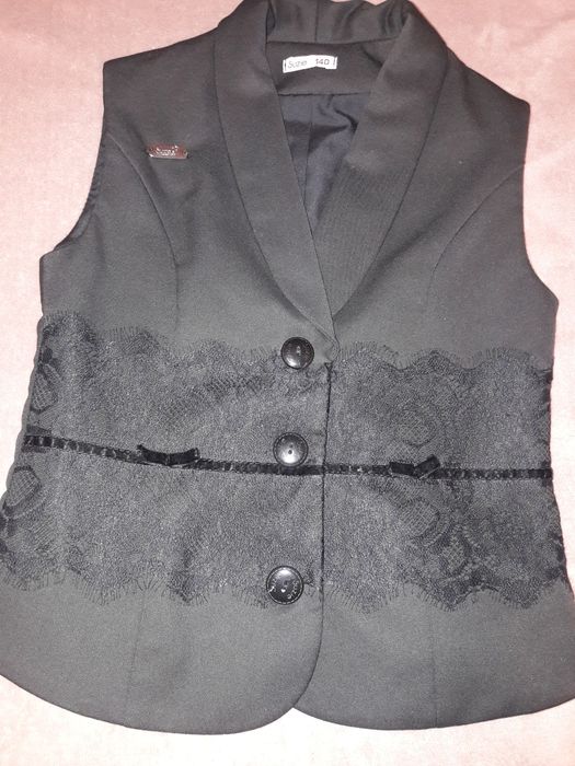 Suzie 140 р шкільна жилетка з гіпюровими вставками школьный