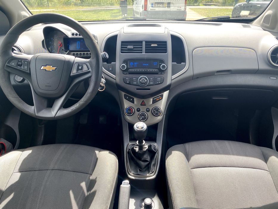 Carro citadino - Chevrolet Aveo LT Bi-Fuel 2013