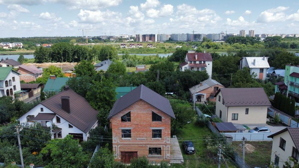 Продам будинок біля Вишенського озера