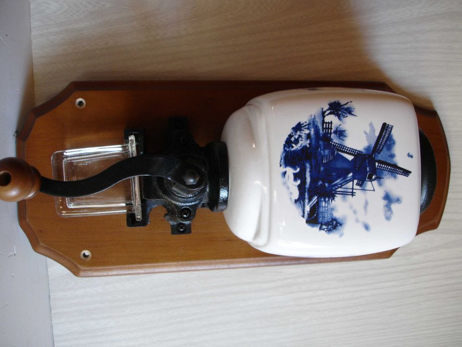 MŁYNEK ścienny do kawy