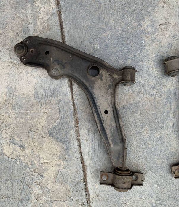 Цена за комплект. Рычаги левый и правый skoda felicia 1.3