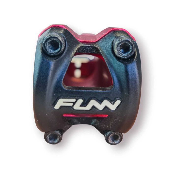 Avanço FUNN STRYGE 31,8 – ~70 mm – 7° (Riser) – Vermelho anodizado