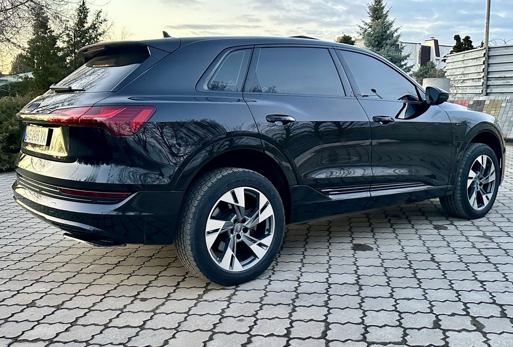 Audi E-tron 95kBt S-line 408л.с Quattro Европа Некрашена  Обмен