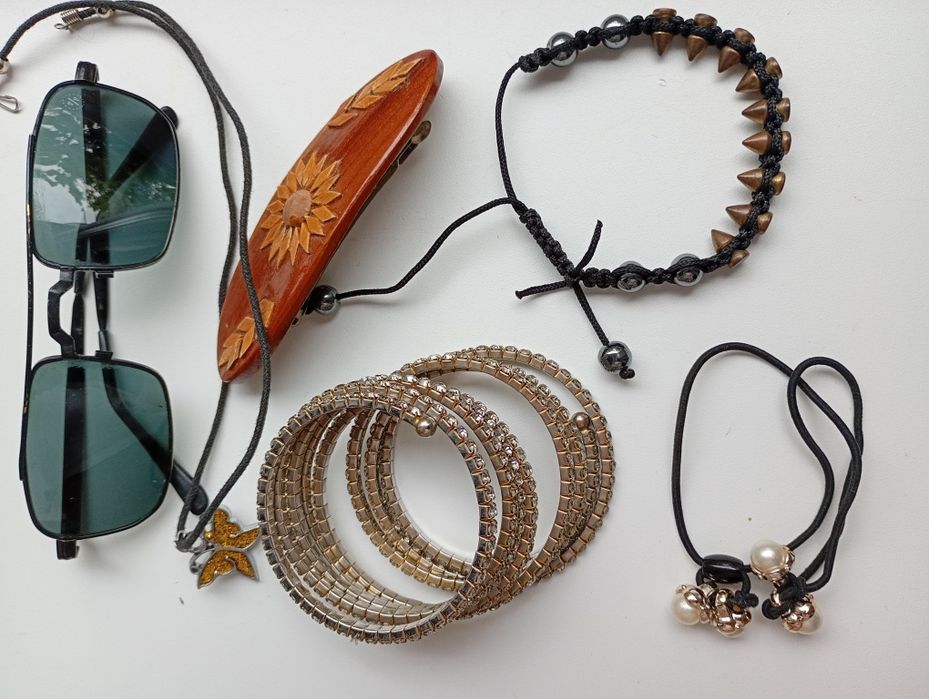 Прикраси та біжутерія