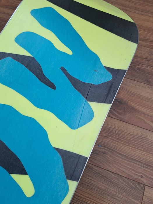 deska snowboardowa 138 z wiązaniami