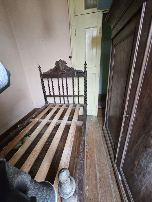 Cama solteiro antiga