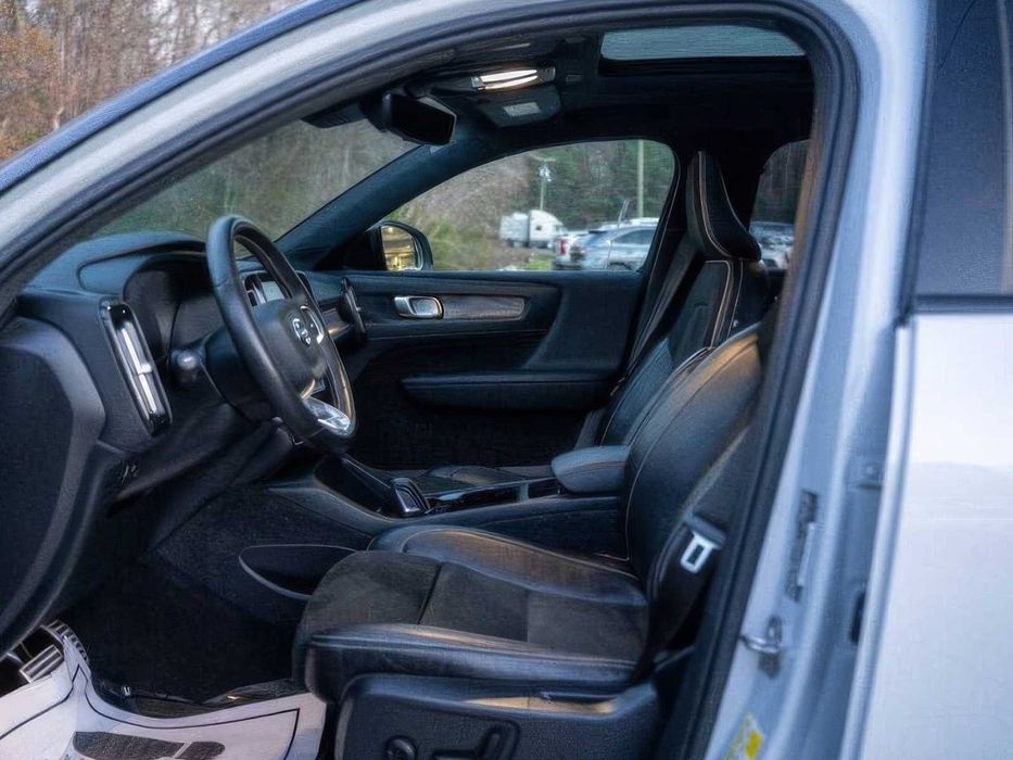 Volvo XC40      2021