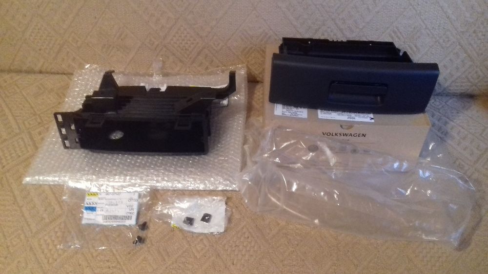 VW Golf VII 7 szuflada schowek pod fotel pasażera komplet ze śrubami