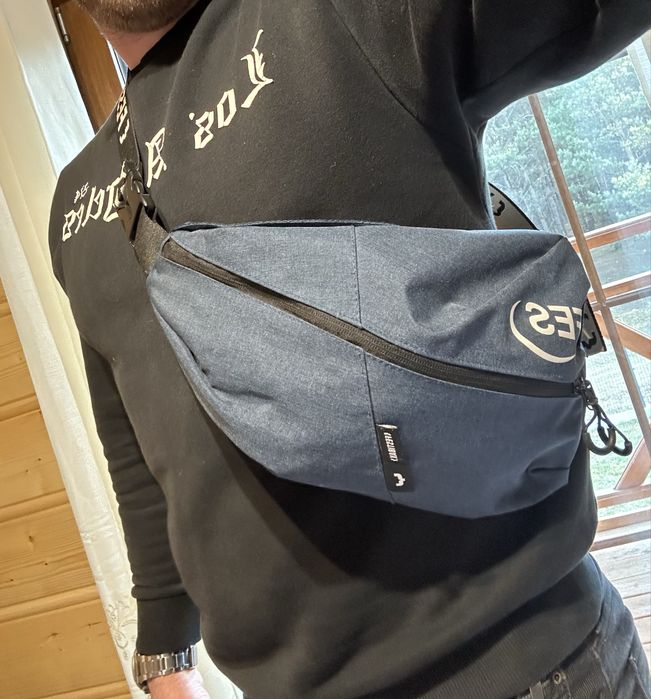 Nerka granatowa, pojemna. Stan idealny.